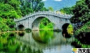 东湖公园的拱桥500字