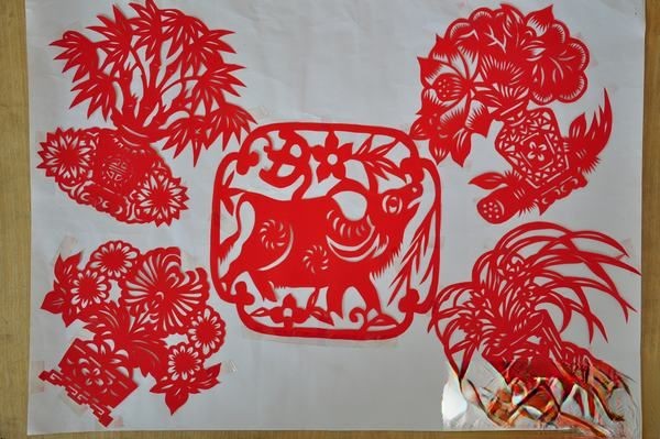 剪纸图片：牛