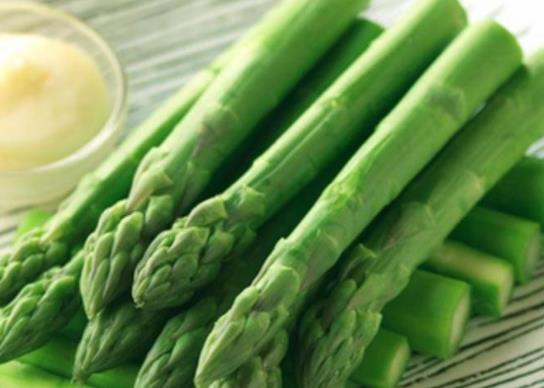 芦笋一天可以吃几根?吃芦笋小便有异味正常吗