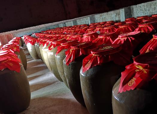 酱香型白酒好还是浓香型白酒好?浓香白酒放了9年还能喝吗