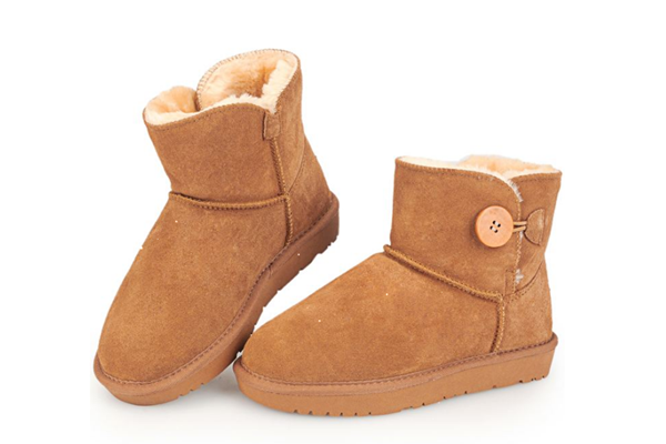 雪地靴有折痕怎么办 雪地靴有霉点怎么清除 雪地靴有折痕怎么办 雪地靴有霉点怎么清除