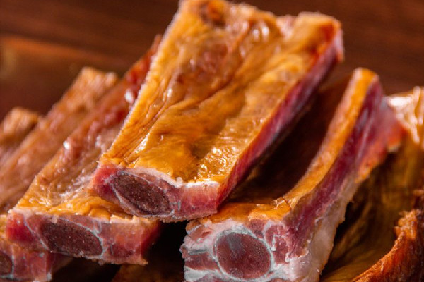 腊排骨用猪哪个部位的更好吃 腊排骨用前排好还是后排好