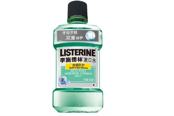 漱口水含酒精好还是不含酒精好 漱口水买什么样的好 漱口水含酒精好还是不含酒精好 漱口水买什么样的好