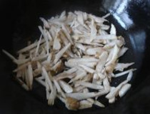 鲜洋姜怎么炒着好吃 试试用辣椒同炒咸香下饭2