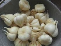 糖醋蒜咋做 自制糖醋蒜简单步骤9