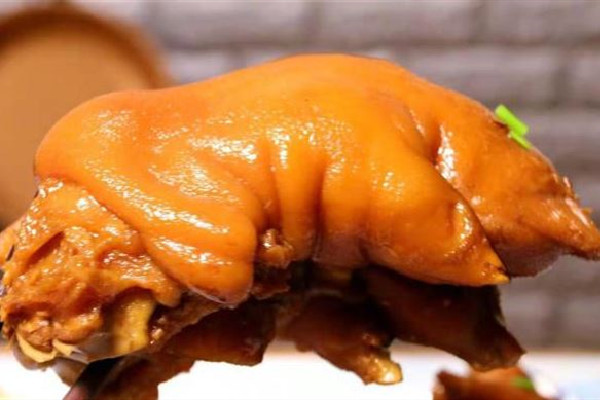 猪蹄炖汤什么时候放盐 猪蹄要炖多久才烂 猪蹄炖汤什么时候放盐 猪蹄要炖多久才烂