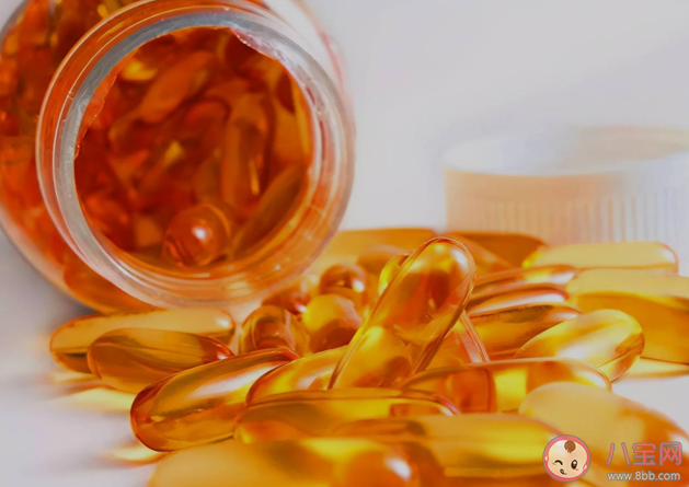 身体缺乏维生素D时会出现哪些症状 维生素D在人体发挥什么样的作用 身体缺乏维生素D时会出现哪些症状 维生素D在人体发挥什么样的作用