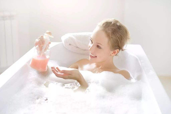 泡澡是先洗还是先泡 泡澡泡多久合适 泡澡是先洗还是先泡 泡澡泡多久合适