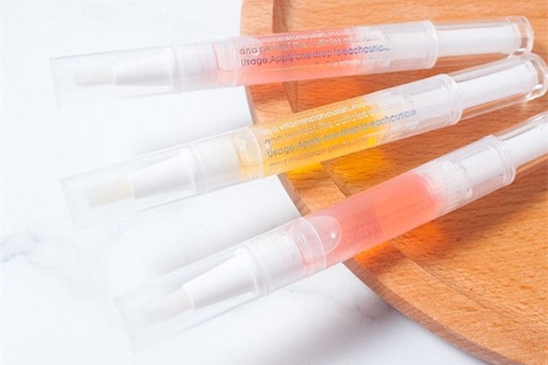 指甲营养油可以经常涂吗 指甲营养油笔使用方法 指甲营养油可以经常涂吗 指甲营养油笔使用方法