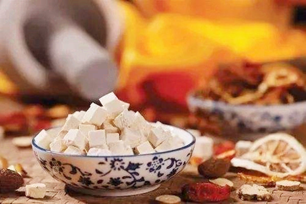 茯苓泡水可以天天喝吗 茯苓泡水喝可以抗肿瘤吗 茯苓泡水可以天天喝吗 茯苓泡水喝可以抗肿瘤吗