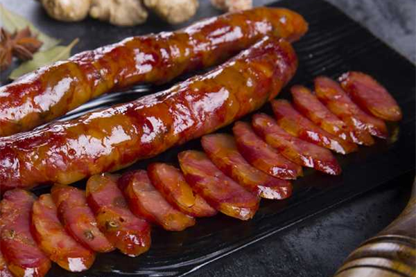 腊肠有点酸怎么回事 腊肠发酸还能吃吗 腊肠有点酸怎么回事 腊肠发酸还能吃吗