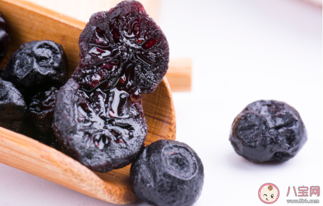 蓝莓干一天吃多少好 蓝莓干可以泡水喝吗 蓝莓干一天吃多少好 蓝莓干可以泡水喝吗