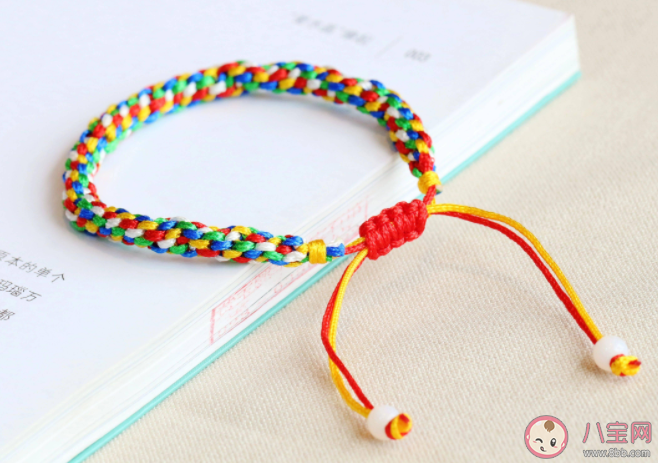端午节戴五彩绳有什么寓意 五彩绳什么时候摘掉比较好 端午节戴五彩绳有什么寓意 五彩绳什么时候摘掉比较好