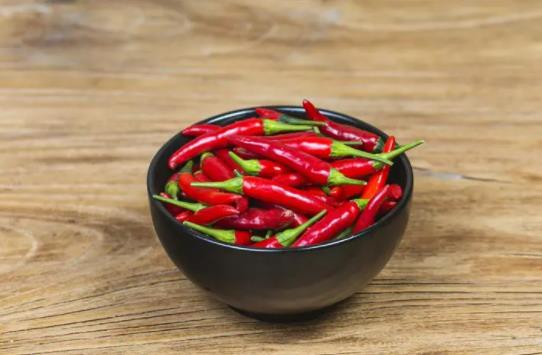 切辣椒摸到嘴上很辣怎么办?辣椒辣手怎么去辣