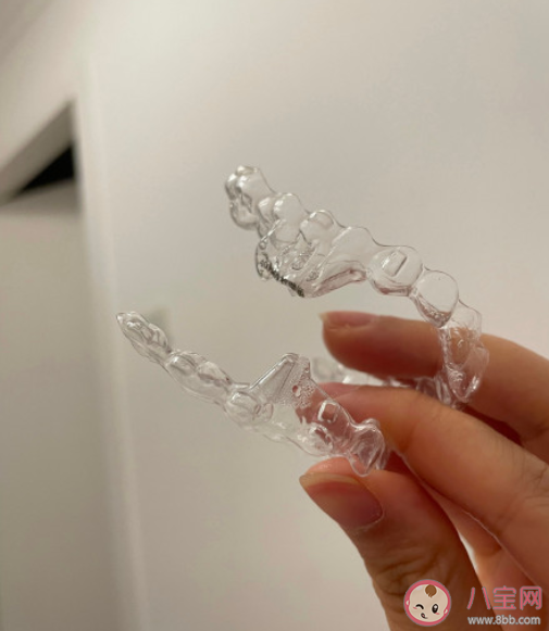 戴牙套真的可以变好看吗 隐形牙套和钢牙套到底哪个比较好 戴牙套真的可以变好看吗 隐形牙套和钢牙套到底哪个比较好