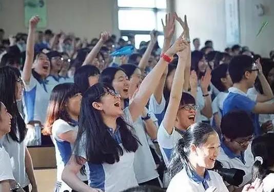 单招考试只能报一个学校吗?高三单招是不是报名了就能过