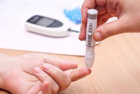 哪些因素会引起低血糖?血糖的正常值是多少?