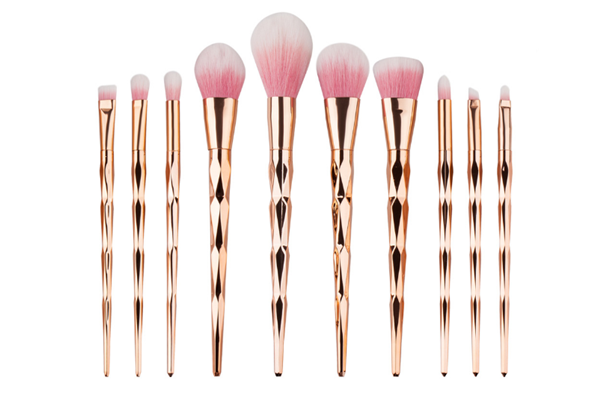 化妆刷怎么看好坏 化妆刷需要防尘吗 化妆刷怎么看好坏 化妆刷需要防尘吗