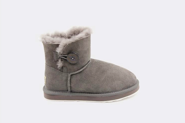 雪地靴有折痕怎么办 雪地靴有霉点怎么清除 雪地靴有折痕怎么办 雪地靴有霉点怎么清除