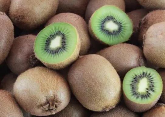 猕猴桃中间变透明了是什么情况?为什么猕猴桃有畸形果子