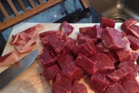 健身一天吃多少牛肉?健身吃哪个部位的牛肉好呢?