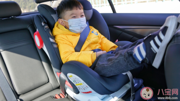 宝宝穿羽绒服坐安全座椅安全吗 安全座椅安装误区及对策 宝宝穿羽绒服坐安全座椅安全吗 安全座椅安装误区及对策