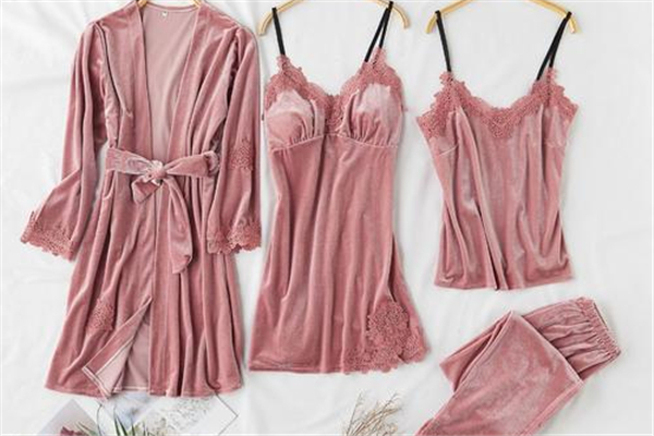 睡袍的作用到底是什么 睡袍是纯棉的好还是法兰绒的好 睡袍的作用到底是什么 睡袍是纯棉的好还是法兰绒的好