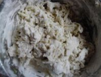 面条做法大全带图解 巧用面条机自制青瓜汁面条3