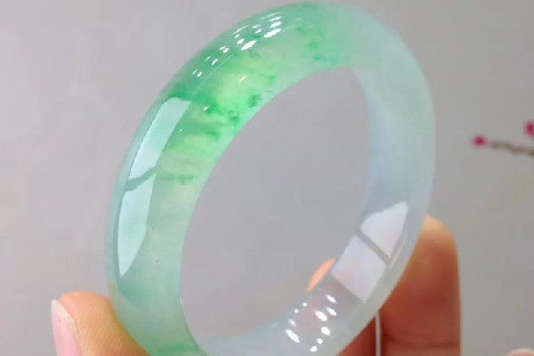 贵妃镯是什么意思 贵妃镯适合什么人戴