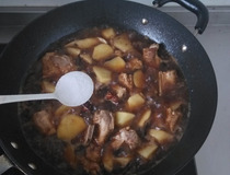 排骨的最好炖法 试试这道土豆炖排骨13