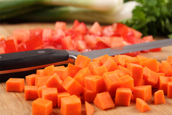 胡萝卜会胀气吗 胡萝卜会升高血糖吗 胡萝卜会胀气吗 胡萝卜会升高血糖吗