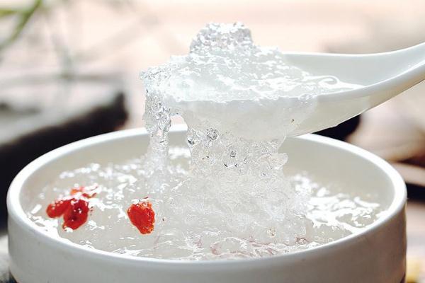 雪燕是不是有股酸味 雪燕为什么有酸味 雪燕是不是有股酸味 雪燕为什么有酸味