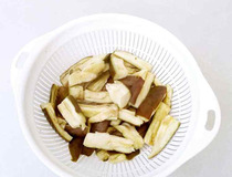 蒜泥茄子怎么做 家常蒜泥茄子做法步骤3