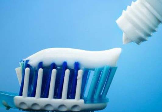 含氟牙膏会让牙变黄吗?含氟牙膏可以天天用吗?