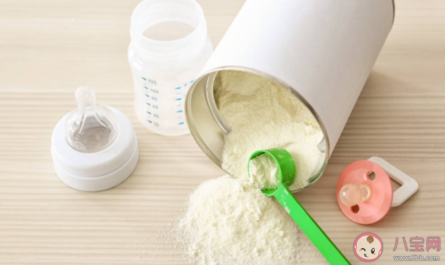 奶粉结块了还能喝吗 怎么看能不能喝 奶粉结块了还能喝吗 怎么看能不能喝