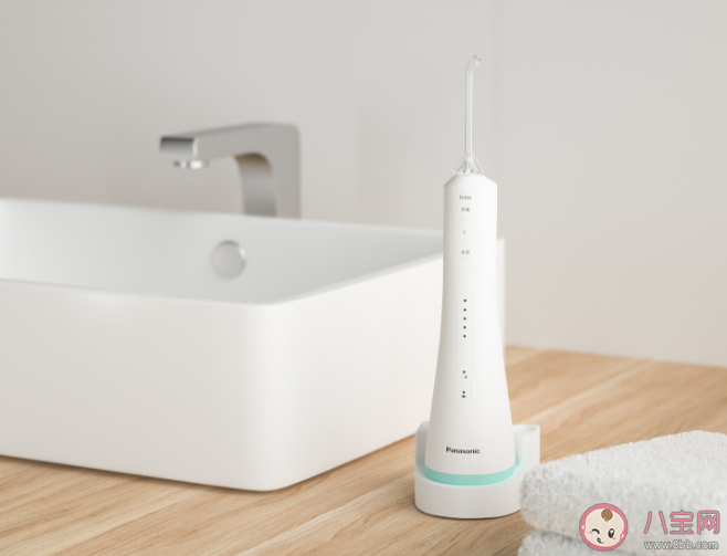 冲牙器和口腔医院洗牙有区别吗 冲牙器可以代替洗牙吗 冲牙器和口腔医院洗牙有区别吗 冲牙器可以代替洗牙吗