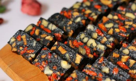 吃阿胶糕可不可以淡斑 阿胶二十多岁女孩能吃吗