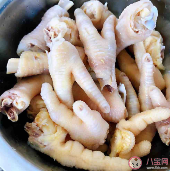 颜色太白的鸡爪是用什么泡过吗 双氧水泡过的食物会致癌吗 颜色太白的鸡爪是用什么泡过吗 双氧水泡过的食物会致癌吗