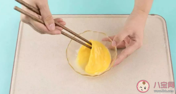 给宝宝吃菠菜泥补铁吗 盲目补铁不可取 给宝宝吃菠菜泥补铁吗 盲目补铁不可取