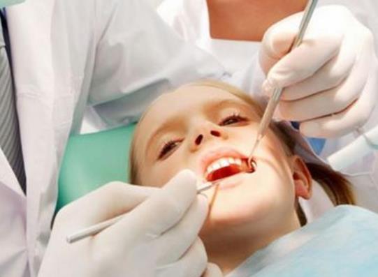 为什么拔牙第二天比第一天还疼?拔牙第二天脸肿了需要挂水吗