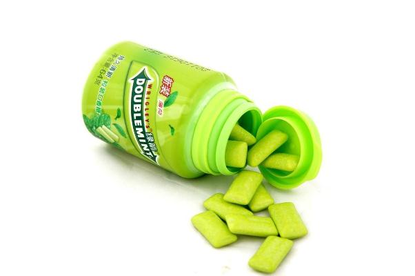 绿箭口香糖对牙齿好吗 绿箭口香糖对人体有什么坏处 绿箭口香糖对牙齿好吗 绿箭口香糖对人体有什么坏处