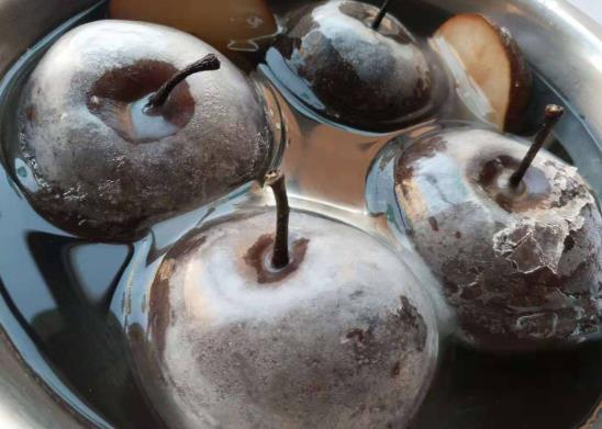 冻梨解冻了还能冰冻吗?冻梨吃着有酸味是坏了吗