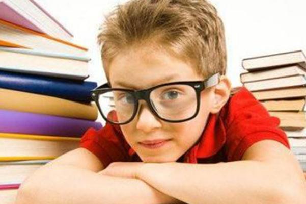 儿童近视有必要半年复查一下 儿童近视有闪光什么意思 儿童近视有必要半年复查一下 儿童近视有闪光什么意思