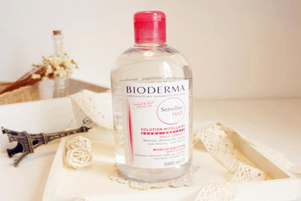 卸妆水是什么成分 卸妆水的主要作用是什么 卸妆水是什么成分 卸妆水的主要作用是什么