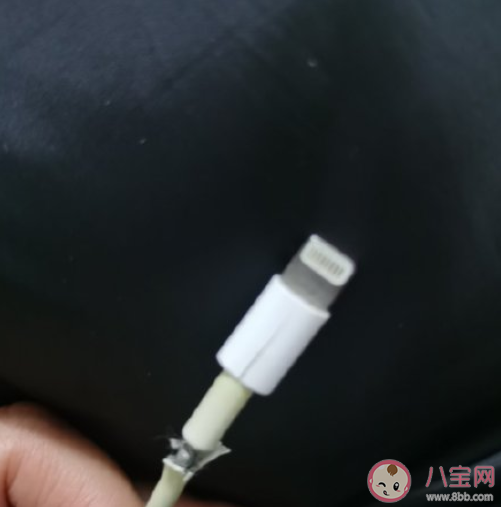 使用老旧数据线有什么危害 怎样判断数据线要不要换 使用老旧数据线有什么危害 怎样判断数据线要不要换