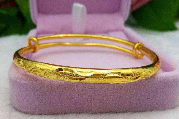 金手镯怎么选择合适的圈口 黄金手镯选活口还是死口的好