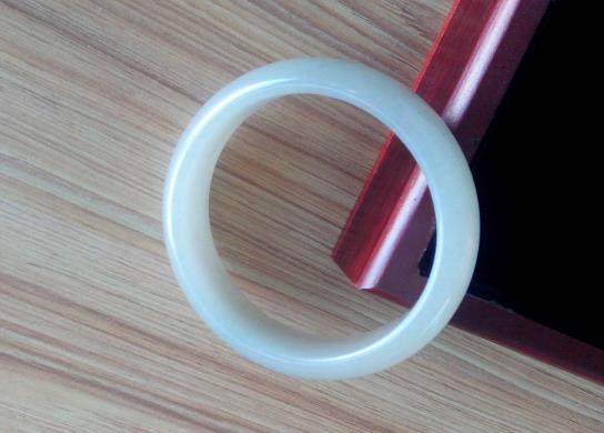 佘太翠玉手镯到底好不好?佘太翠为什么那么便宜?