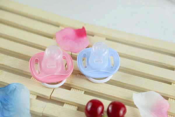 安抚奶嘴要定期更换吗 安抚奶嘴要每天消毒吗 安抚奶嘴要定期更换吗 安抚奶嘴要每天消毒吗