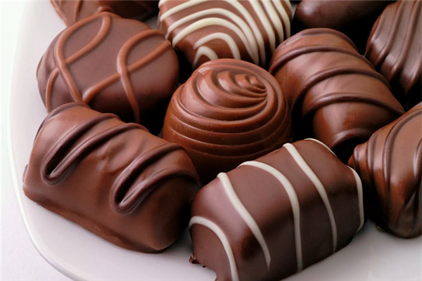 巧克力热量相当于什么食物 巧克力适合什么人群 巧克力热量相当于什么食物 巧克力适合什么人群