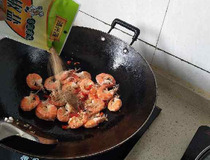 椒盐虾做法 在家也能做出饭店味道椒盐虾8